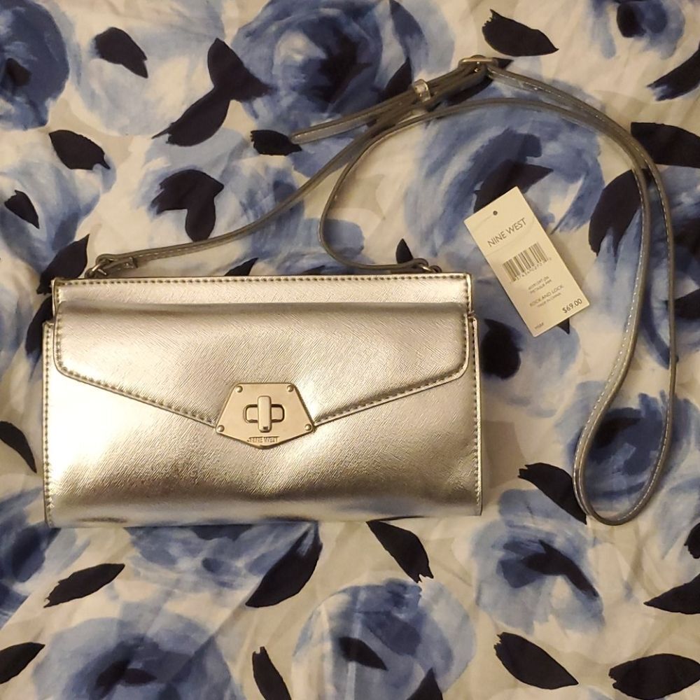 Nwt Nine West Rock  Lock Metallic Silver Small
